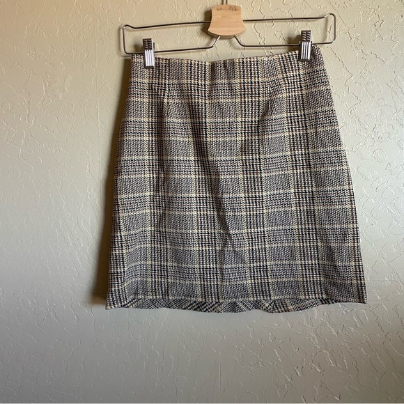 Cabi #3584 Plaid Pastime Faux Wrap Mini Skirt - Picture 5 of 7